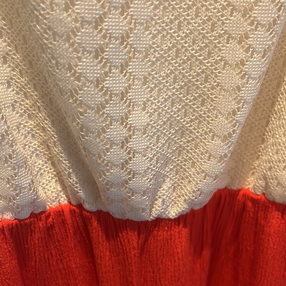 Great lightweight flattering Romper!! Size XL - Picture 5 of 8